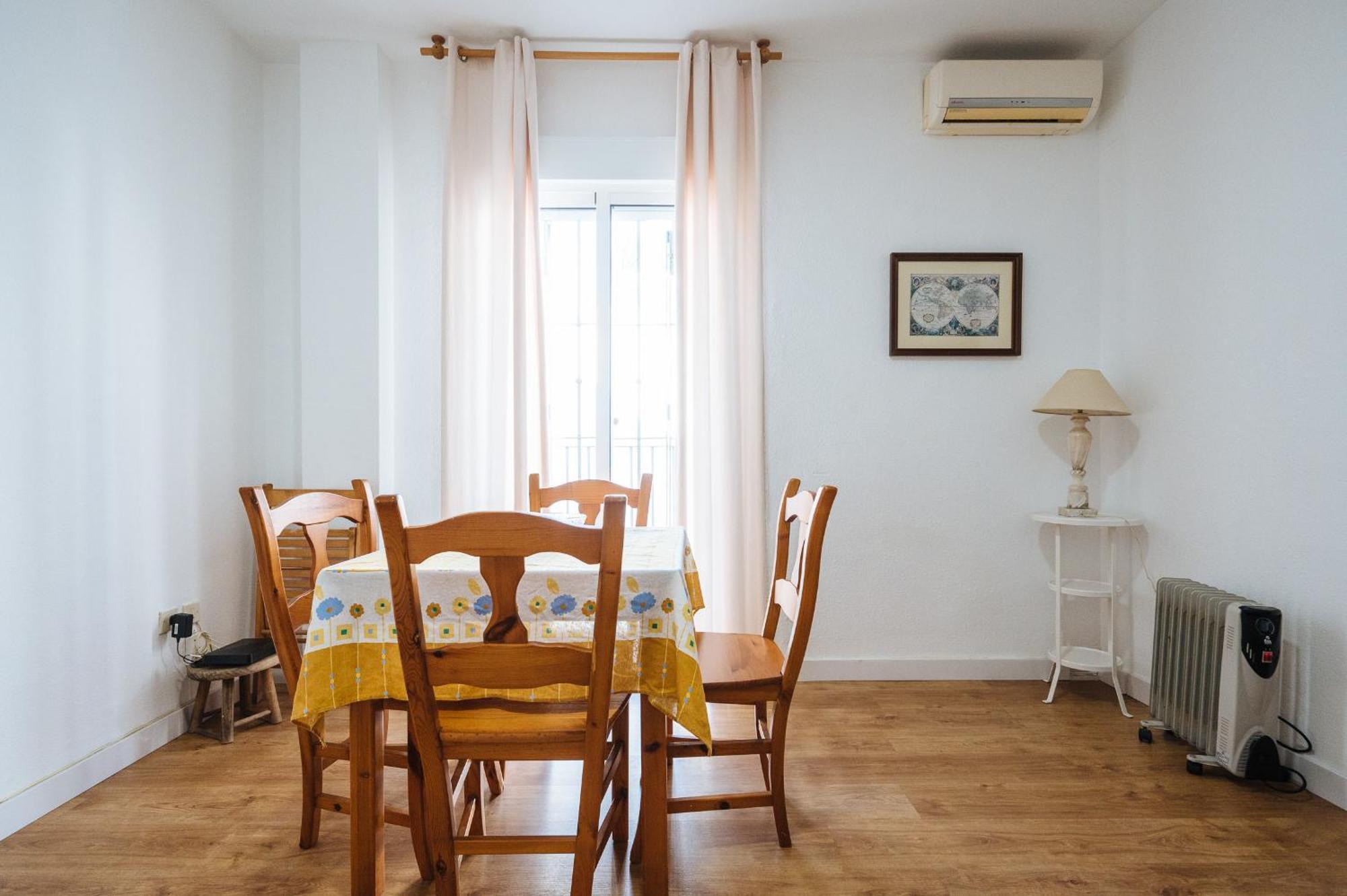 Pilsev Center Apartment Севілья Екстер'єр фото